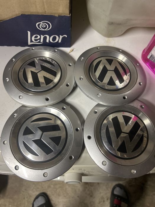 Продавам джанти на  VW с гумите 205/55 R16