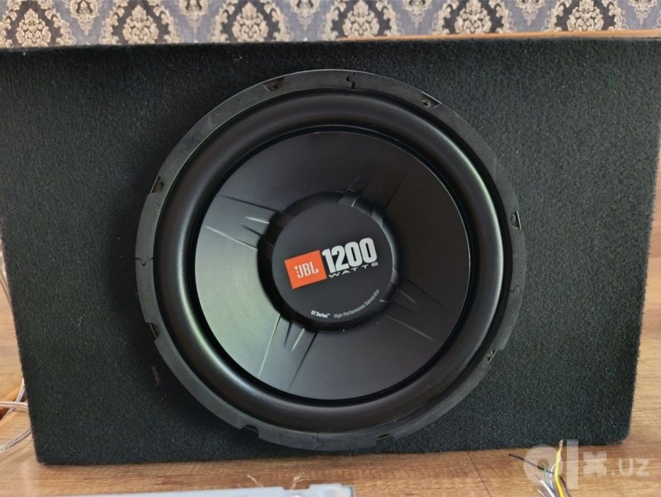 Продаются сабвуферJBL 1.200 Вт