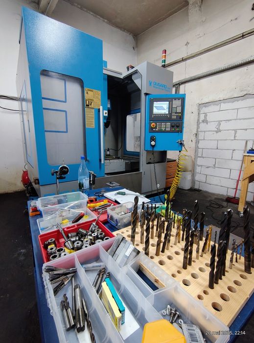 Vând centru freza Cnc Dugard cu controllere Sinumerik 810d