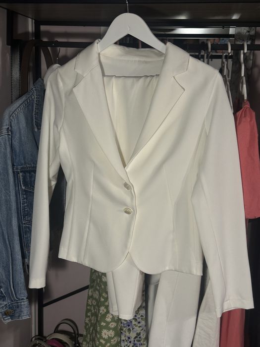 Костюм от две части