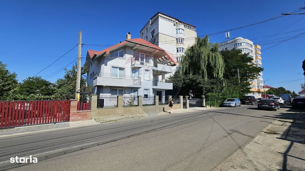 Casă / Vilă de lux cu 8 camere de vânzare in Obcini, Suceava