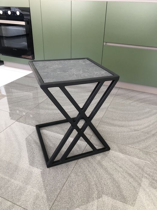 Помощна масичка черен мат с ефект мрамор Размери 41х41х50см