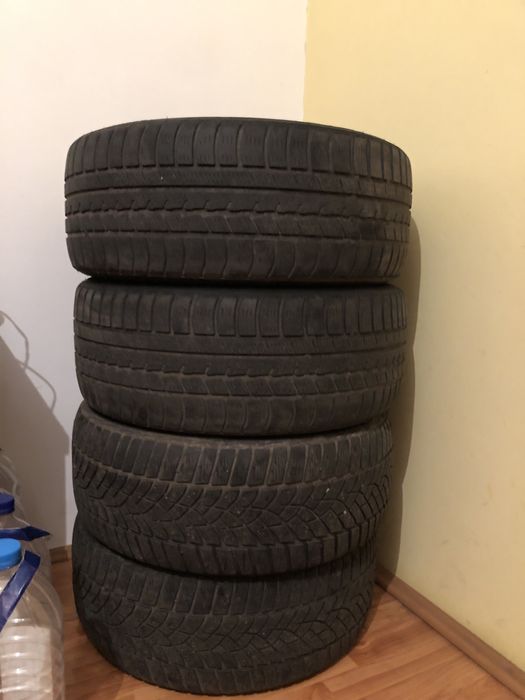 Vând cauciucuri M+S 225/50/17
