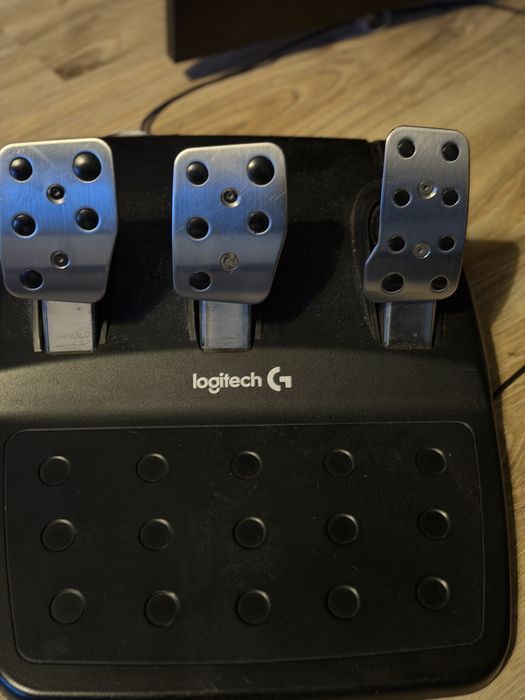 Волан с педали и скоростен лост Logitech G29