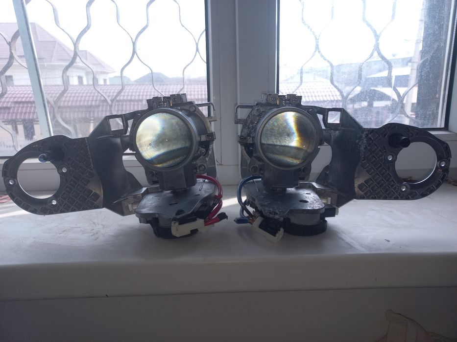 Продам Линзы на Лексус оригинал