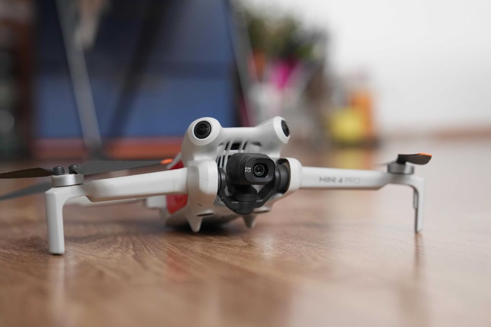 DJI Mini 4 Pro Drona 4 K Fly More Combo + DJI RC 2