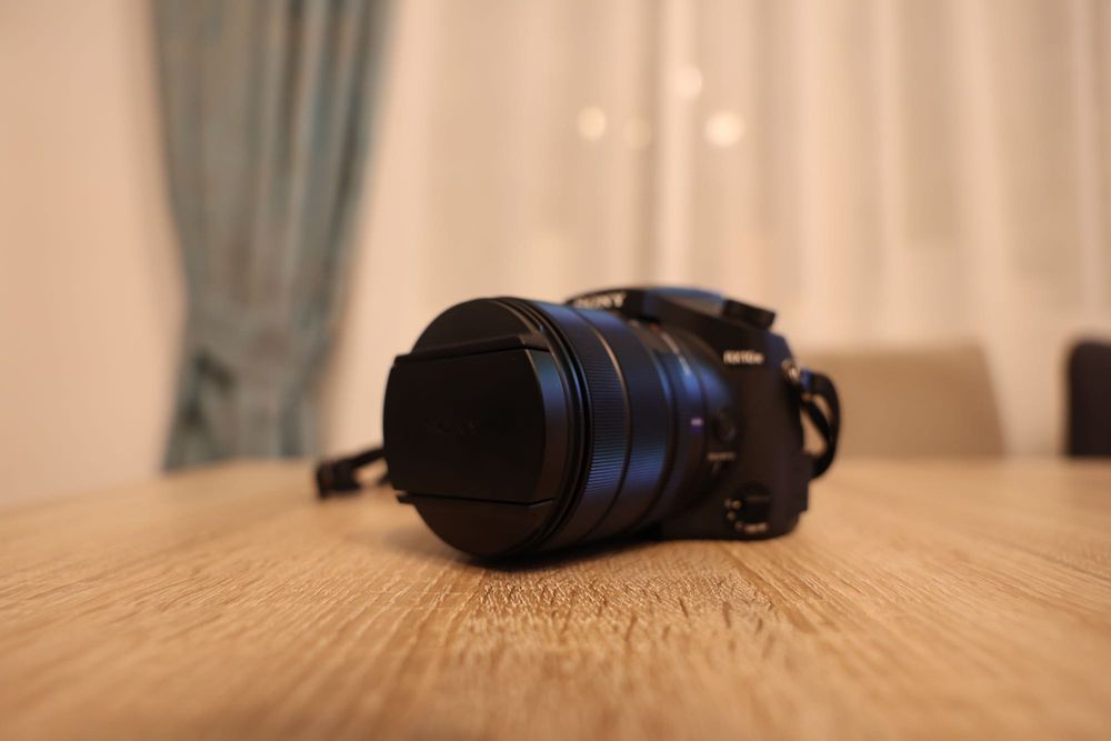 Sony RX10 Mark IV 4 IMPECABIL ZEISS Vario-Sonnar 24 - 600 mm F2.4-4 aparat foto profesional