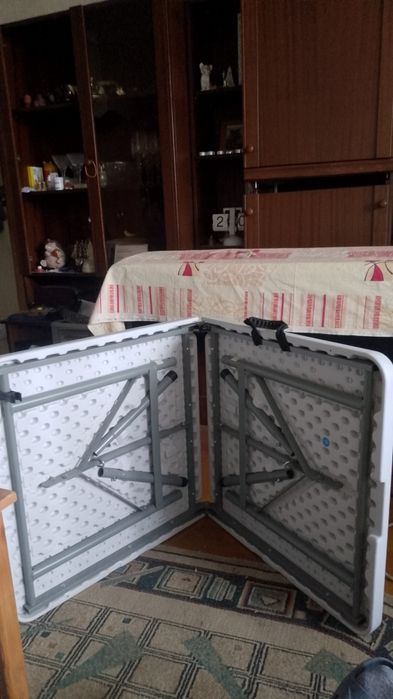Продам раскладывающийся столик