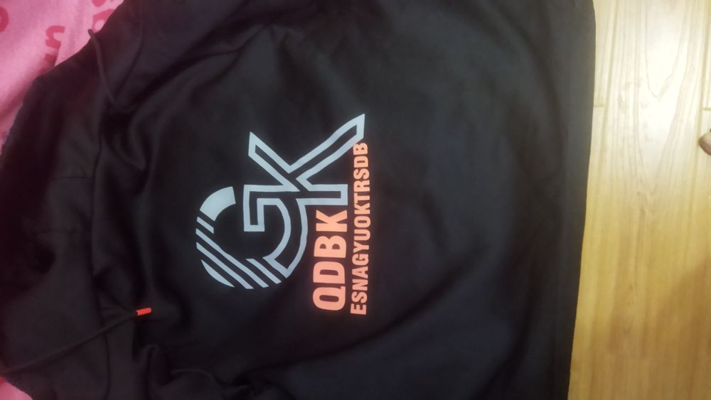 Продам куртки детские