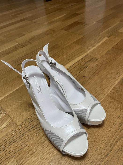 Sandale din piele ,mărimea 39 !