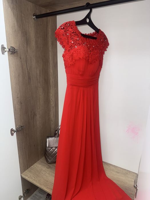 Вечерние платья …