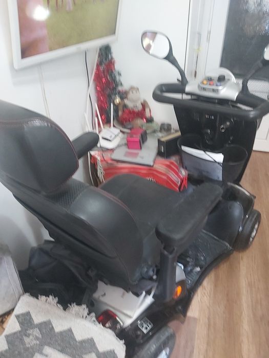 Caruț electric, pentru persoane cu handicap, aproape nou