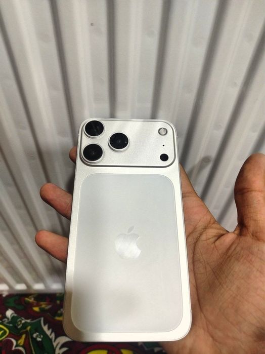 iphone 17 promax korps taqilgan iphone 11 64gb