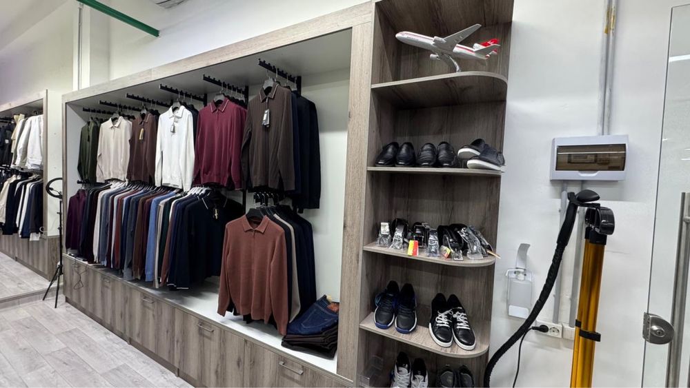 Шкаф для одежды (ветрина)