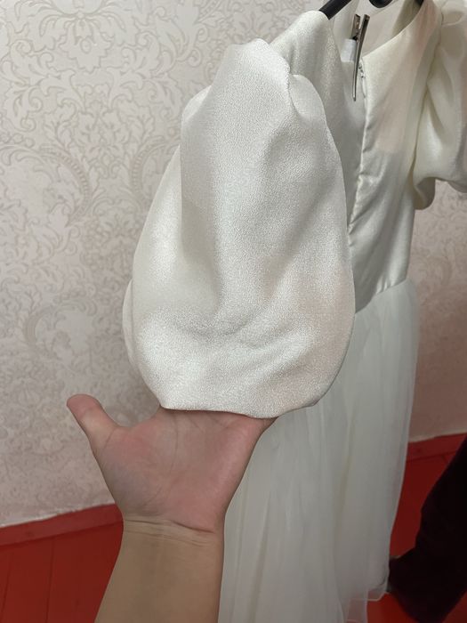 Сәнді ақ көйлек сатылымда