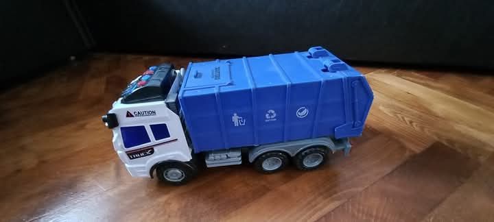 Masina gunoi cu telecomanda