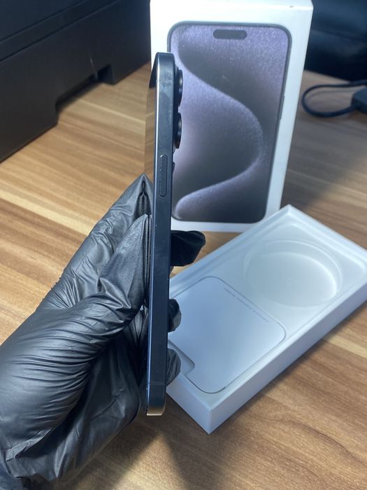 iPhone 15 Pro Max • 256 GB • Black Titanium