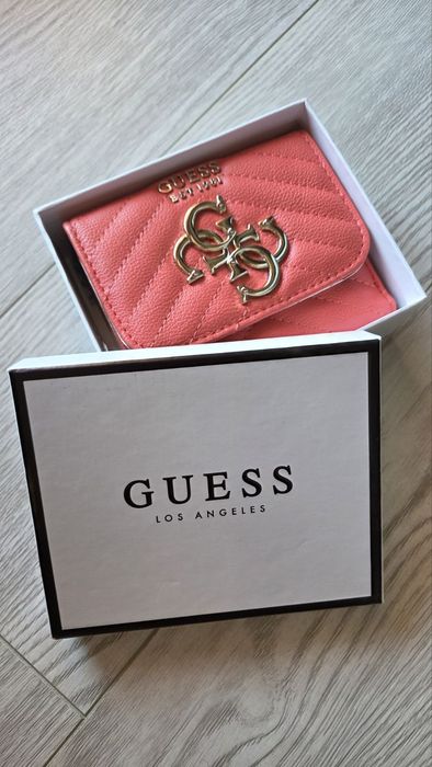 Дамско протмоне Guess