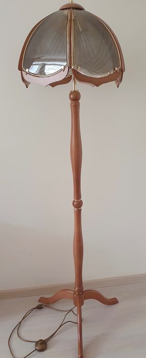 Красив дървен лампион