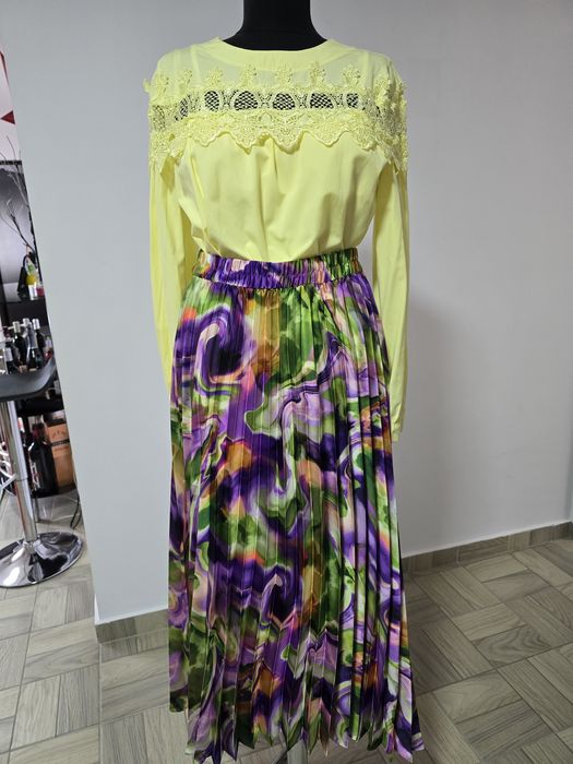 Camasa cu dantela brodata, model feminin, delicat;
