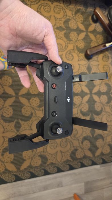 Продам дрон dji spark