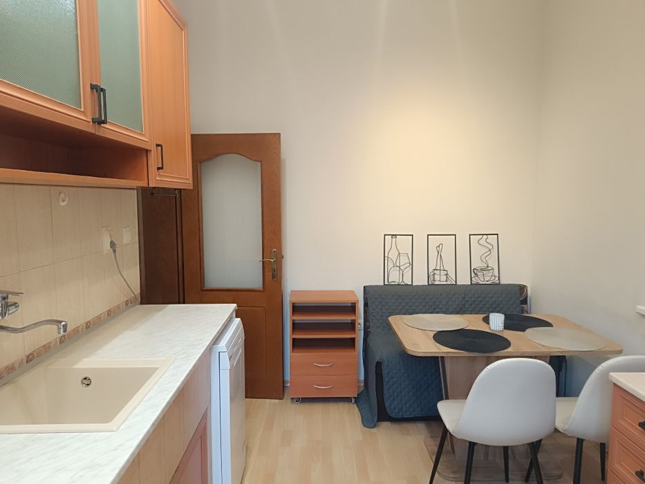 Дава се под наем Тристаен апартамент в Варна, Централна поща - 75 кв.м за 600 € - Снимка #12