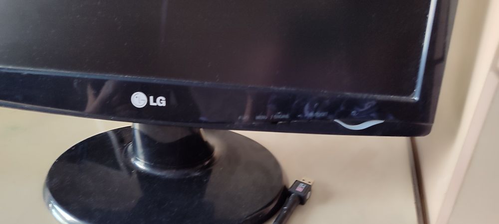 Продам монитор б/у