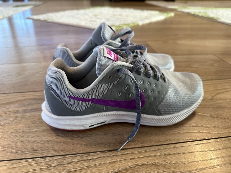 Vand Nike running shoes