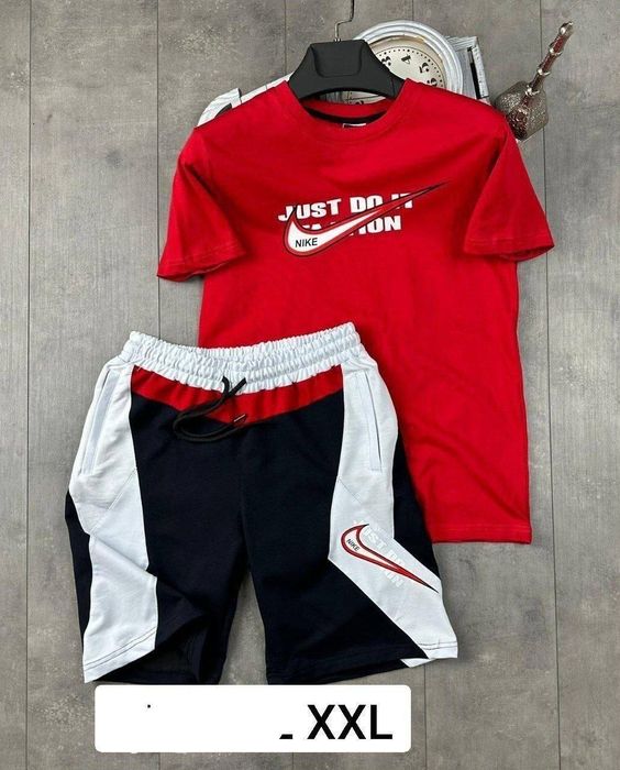 Pantaloni scurți cu tricou