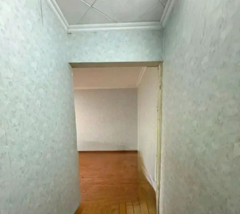 продам 1-ком. 32кв. 2мкр. 2-этаж