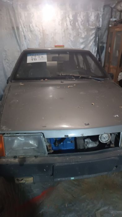 Продам Ваз 2109 с новым двигателем.