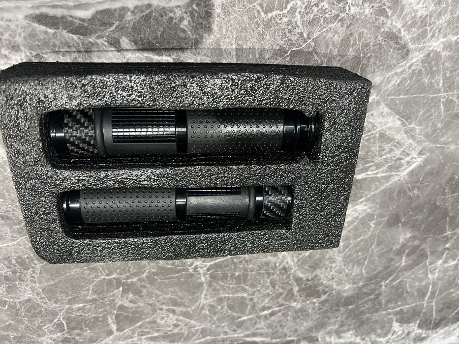 Manere moto carbon universale