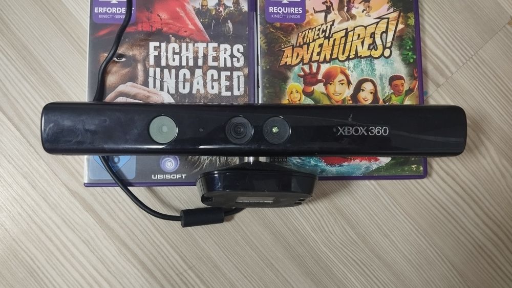 Vând X Box 360 + Kinect + 8 jocuri