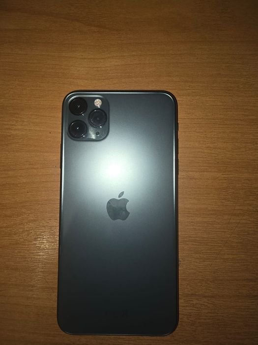 Продаю айфон 11 про махс Гб 256