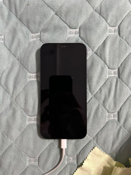 Iphone 12 в идеальном состоянии