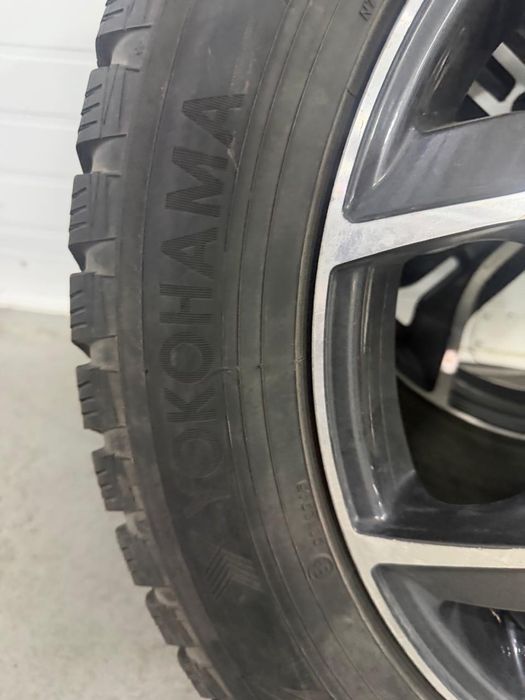 Продам комплект шин с дисками
