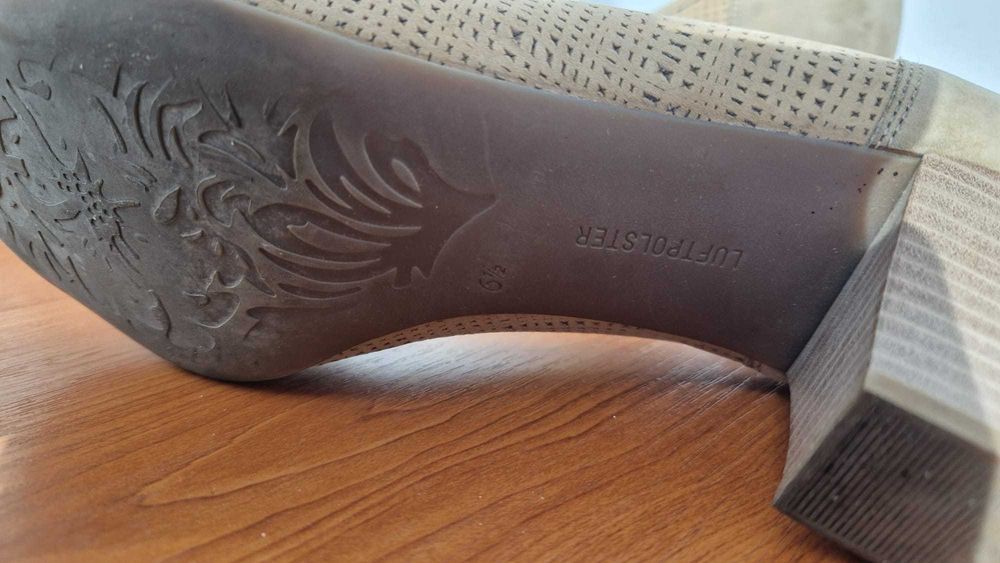 Pantof decupat din piele intoarsa