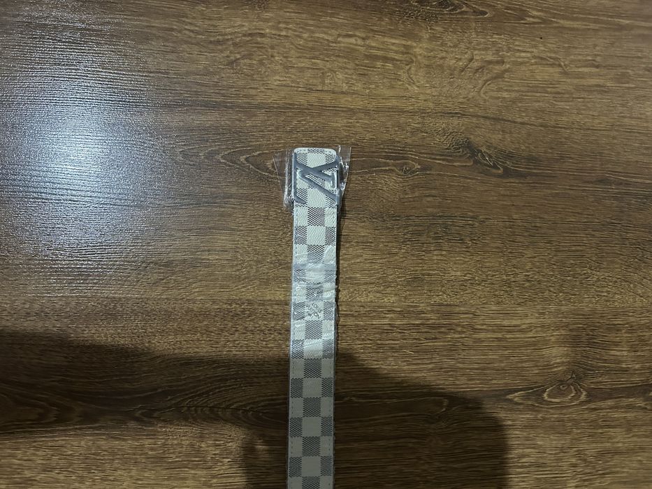 Curea Louis Vuitton alba