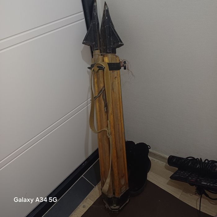 Штатив геодезический