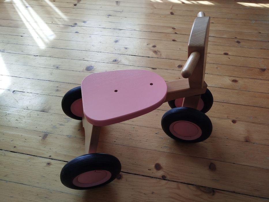 Детско дървено колело за бутане в розово, New classic toys.
