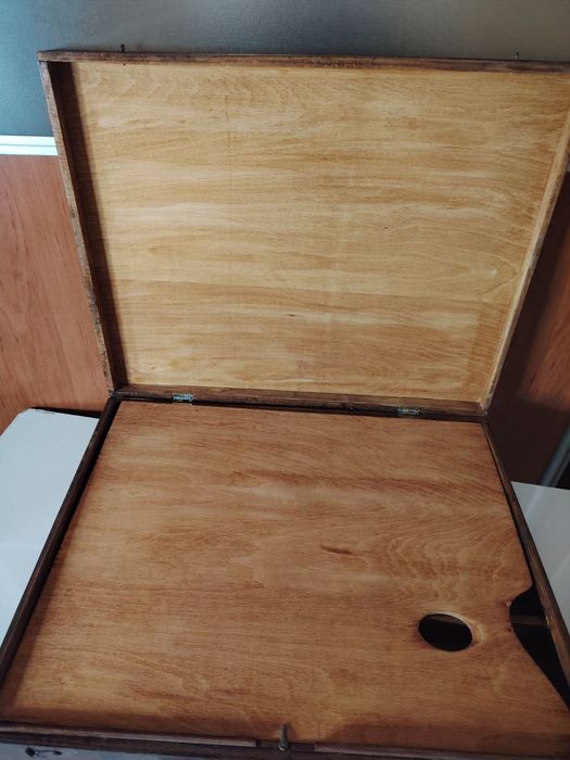 Ретро Дървен куфар за рисуване. 35€.