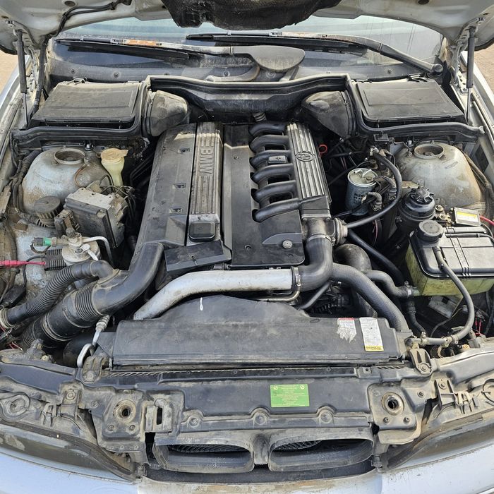 BMW E39 феиса  525 TDS НА части само.