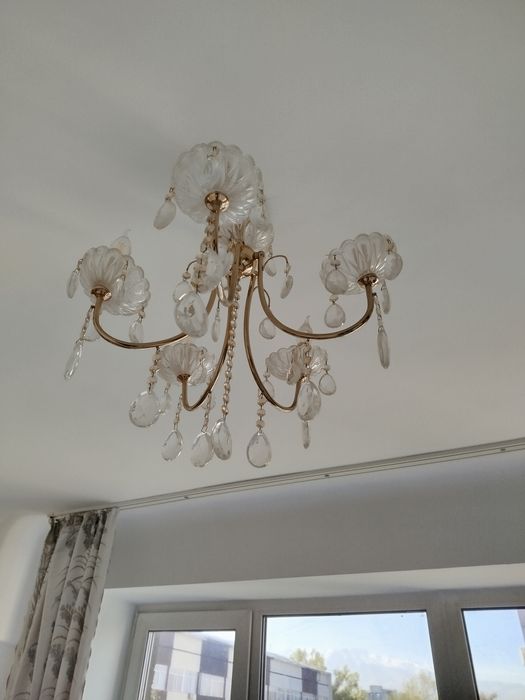 Люстра с хрустальными подвесками