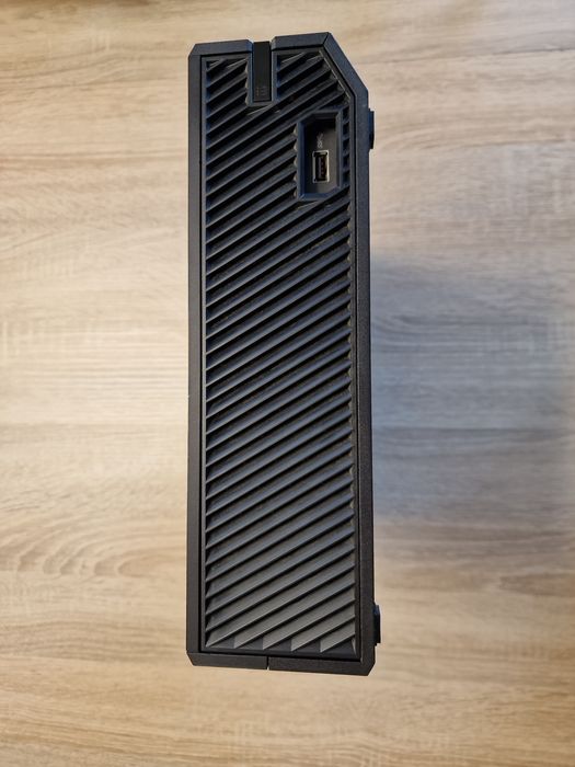 Xbox One 500gb с 2 контролера.