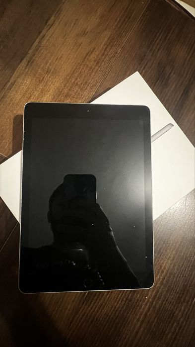 Ipad 6th Gen + WiFi + Pencil