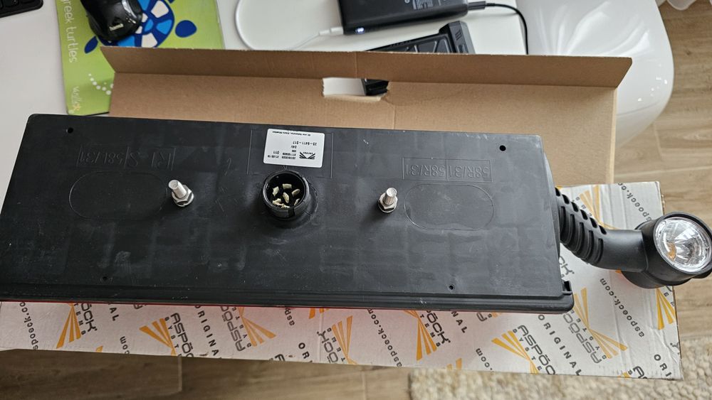 Stop dreapta Camion colt alb rosu portocaliu