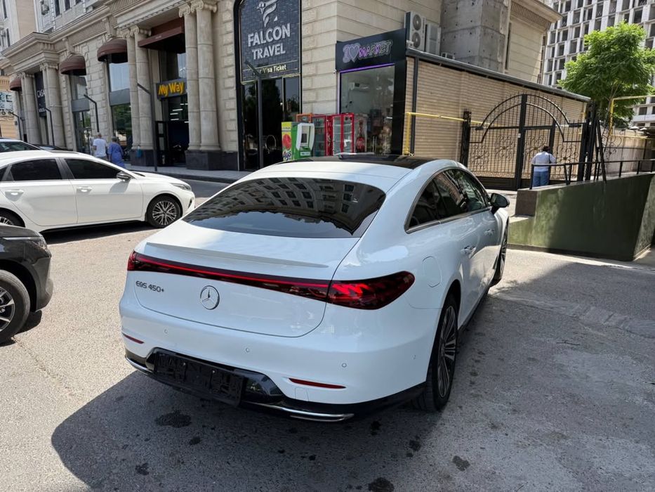 Mercedes Benz Eqs 450+
