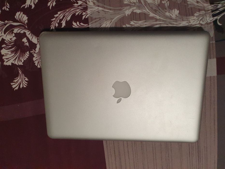 Vînd macbook Air în stare foarte bună de funcționare cu încărcător ori