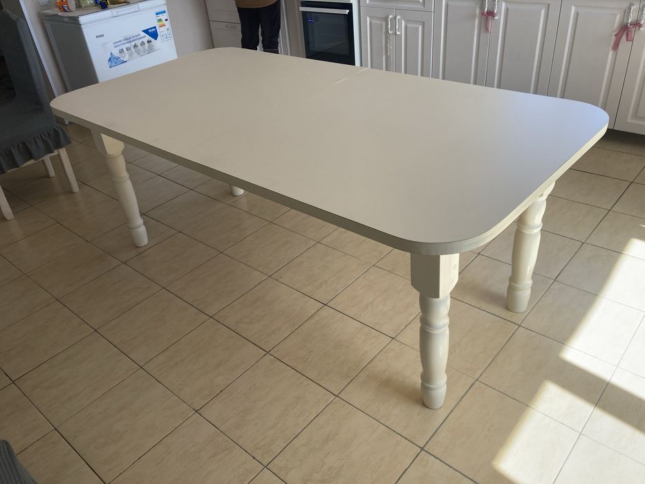 Продам стол обеденый