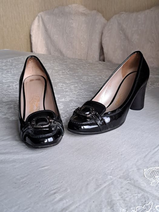 Модельные лакированные туфли